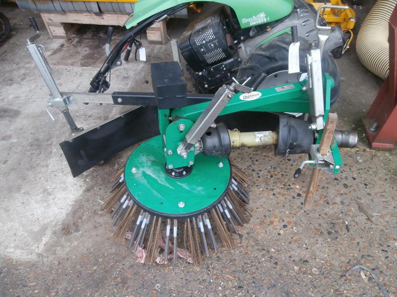 Occasion Espace Vert Outil Brosse de désherbage INNOVATION IB 0003 Occasion Espace Vert Outil Brosse de désherbage INNOVATION IB 0003