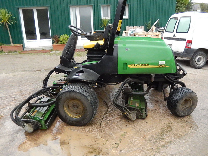 Occasion Espace Vert John Deere tondeuse Fairways JD 3235 C Occasion Espace Vert John Deere tondeuse Fairways JD 3235 C
