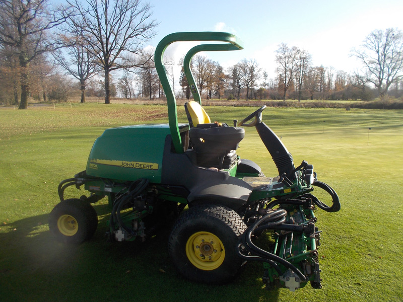 Occasion Espace Vert John Deere tondeuse Fairways JD 8700_product Occasion Espace Vert John Deere tondeuse Fairways JD 8700